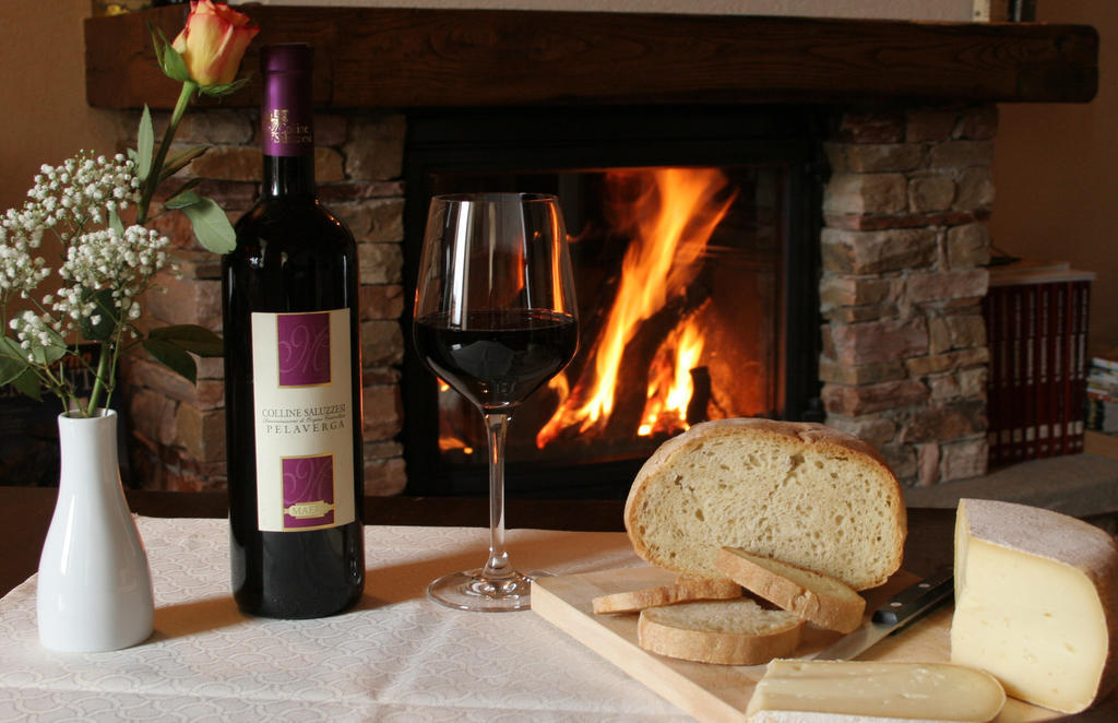 Agriturismo La Virginia Villa Revello Bagian luar foto
