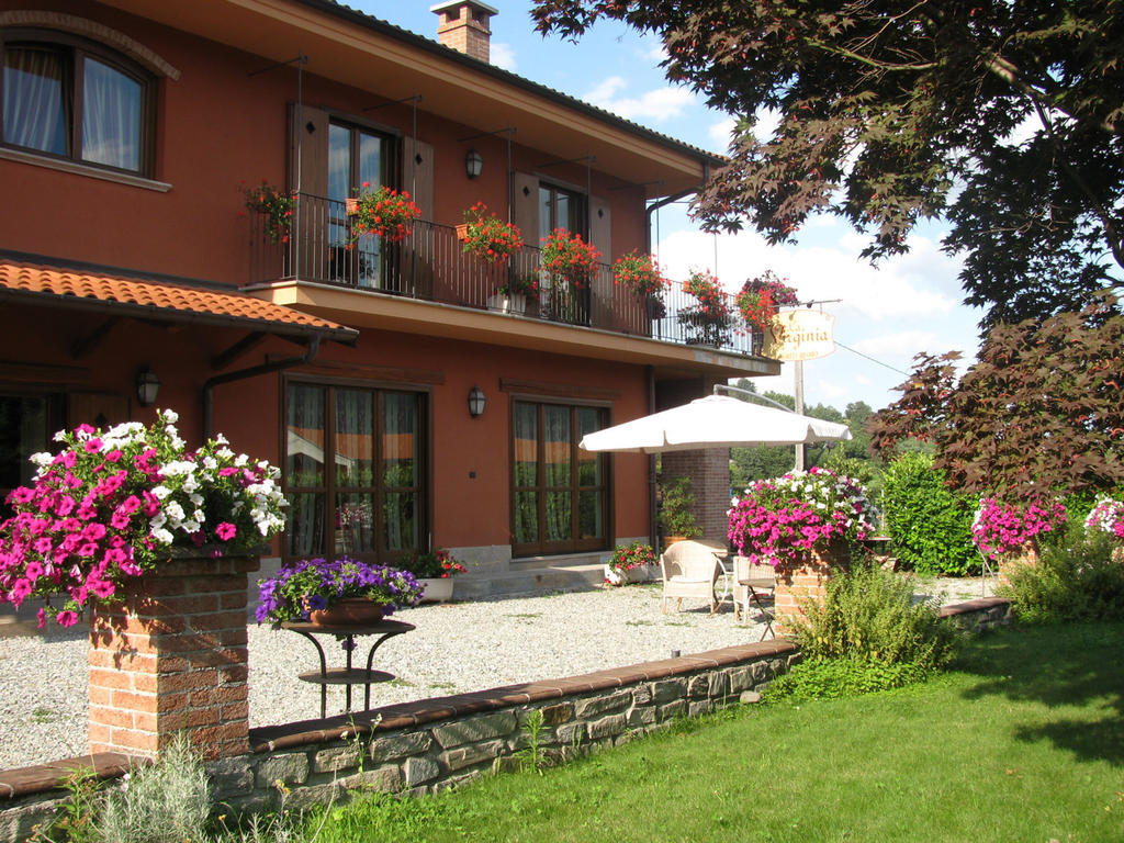 Agriturismo La Virginia Villa Revello Bagian luar foto