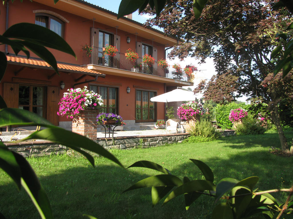 Agriturismo La Virginia Villa Revello Bagian luar foto